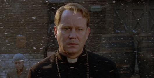 Stellan Skarsgård em "Dominion: A Prequela de o Exorcista" (Dominion: Prequel to the Exorcist, 2005), de Paul Schrader