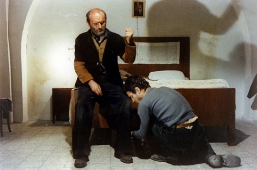Omero Antonutti e Saverio Marconi em "Padre Padrone" (1977), de Paolo e Vittorio Taviani