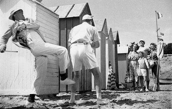 Jacques Tati em "As Férias do Sr. Hulot (Les vacances de M. Hulot, 1953), de Jacques Tati
