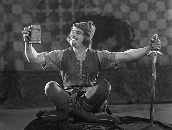 Douglas Fairbanks em "Robin dos Bosques" (Robin Hood, 1922), de Allan Dwan